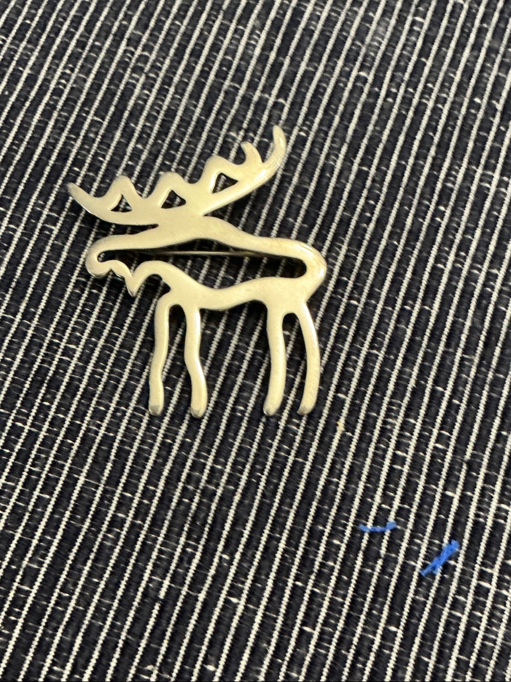 Minimalist Moose Brooch in Brushed Gold